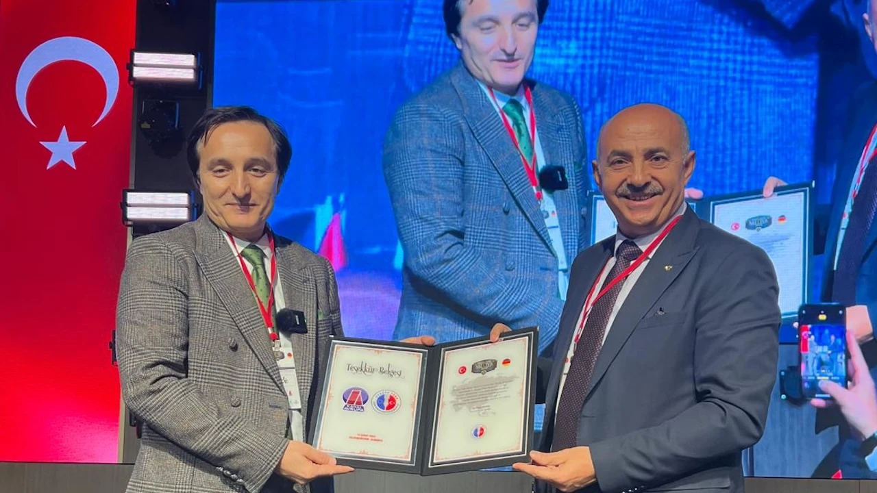 Avrupa’da Yılın Gazetecisi Vatan Öz