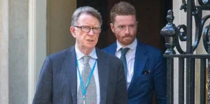 İngiltere Siyasetinde Kriz Derinleşiyor: Starmer’ın Başdanışmanı McSweeney İstifa Etti