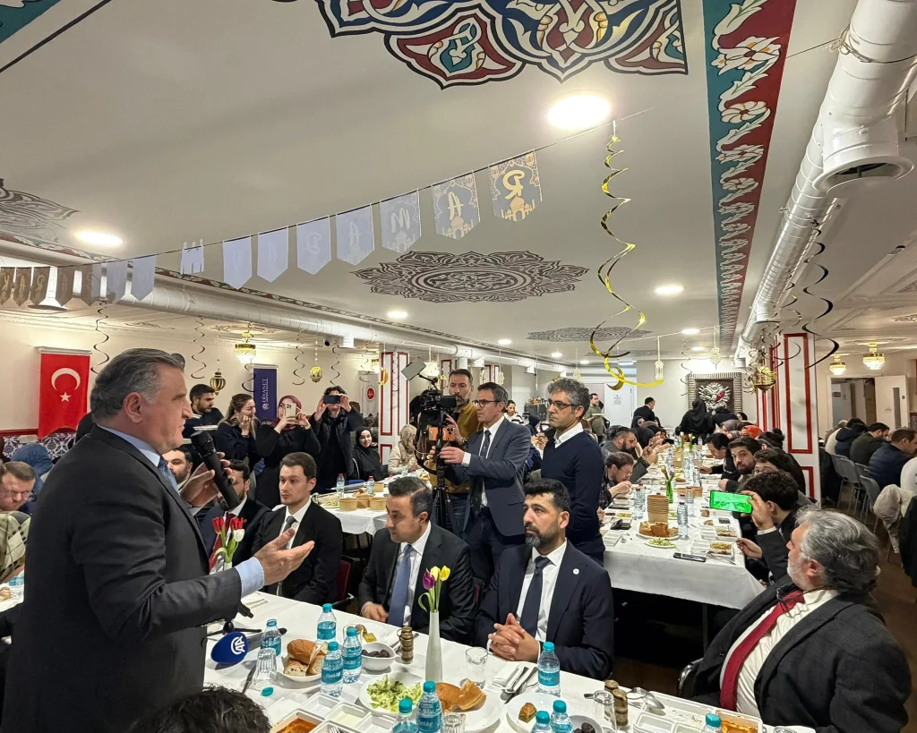 Gençlik ve Spor Bakanı Osman Aşkın Bak Londra’da İftar Programına Katıldı