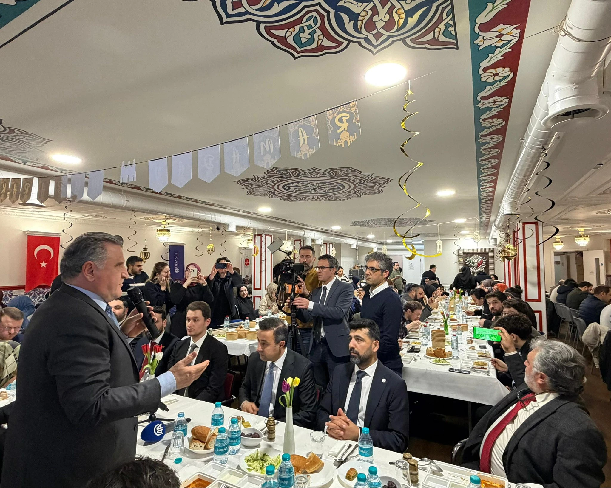 Gençlik ve Spor Bakanı Osman Aşkın Bak Londra’da İftar Programına Katıldı