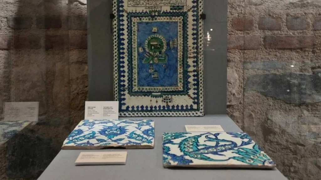 16. yüzyıla Ait 2 İznik Çinisi İngiltere’de Satışa Çıkarılmadan Türkiye’y İade Edildi