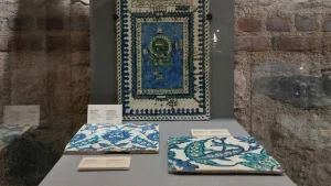 16. yüzyıla Ait 2 İznik Çinisi İngiltere’de Satışa Çıkarılmadan Türkiye’y İade Edildi