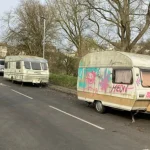 İngiltere’de karavan krizi büyüyor: Glastonbury için “acil durum” çağrısı