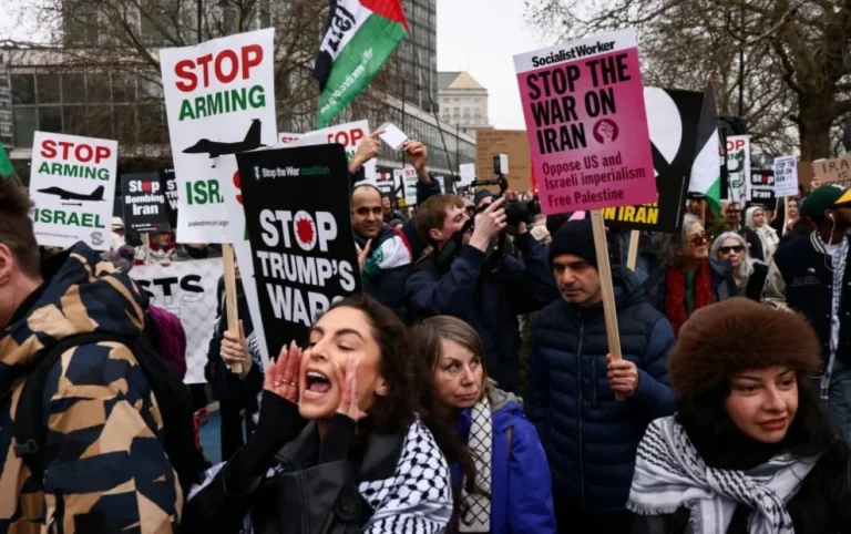 Londra’da İran Protestosu! Yüzlerce Kişi Whitehall’da Toplandı