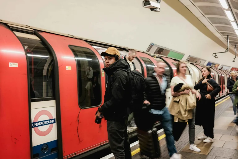 Londra Metrosu’nda Yeni Uygulama! Çoklu Gebeliklere Özel Rozet