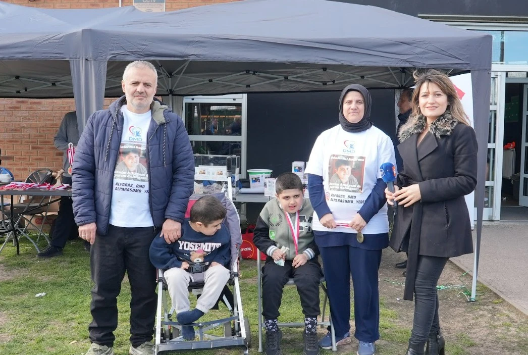 İngiltere’de DMD hastası kardeşlerin zamanla yarışı