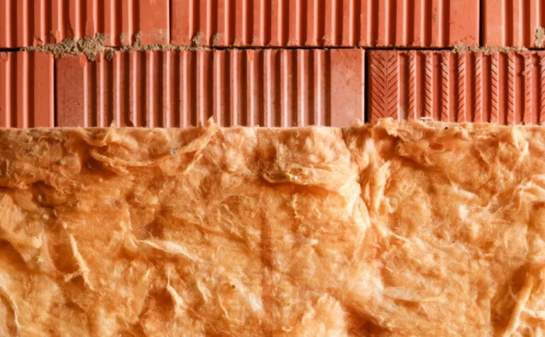 İngiltere’de 44 Milyon Sterlinlik Ev Yalıtım Dolandırıcılığı Şüphesiyle Dört Kişi Tutuklandı