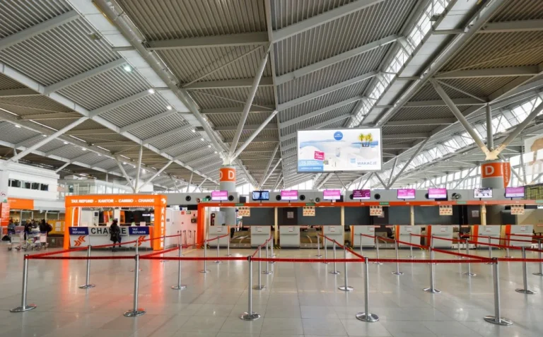 Hangi havayolları İngiltere’ye uçuşlarını iptal ediyor ve siz ne yapabilirsiniz?