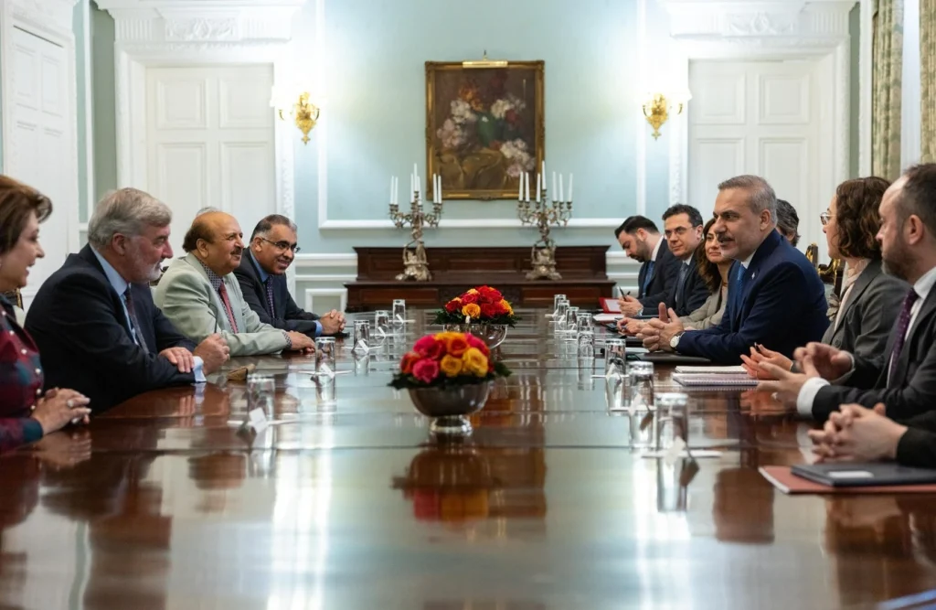 Bakan Fidan, Lordlar Kamarası ve Avam Kamarası üyeleriyle biraraya geldi