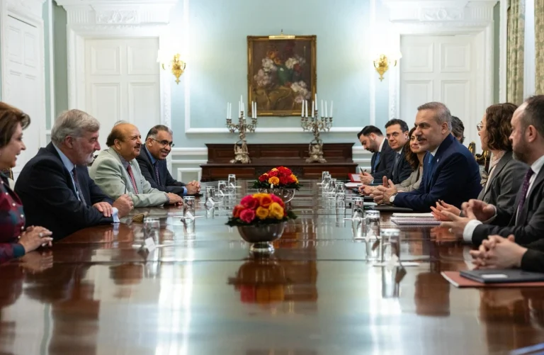 Bakan Fidan, Lordlar Kamarası ve Avam Kamarası üyeleriyle biraraya geldi