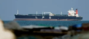 İngiltere ve müttefikleri, İran’ın Hürmüz Boğazı’nı kapatmasını engellemek için yaptırımları görüştü