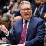 Avam Kamarası’nda tansiyon yüklendi: Starmer icraatlarını savundu, Badenoch sert yüklendi