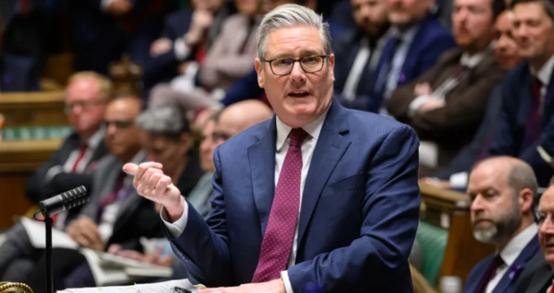 Avam Kamarası’nda tansiyon yüklendi: Starmer icraatlarını savundu, Badenoch sert yüklendi