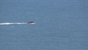 Manş Denizi’nden İngiltere’ye ulaşmaya çalışan 2 göçmen hayatını kaybetti, 1 kişi kayıp