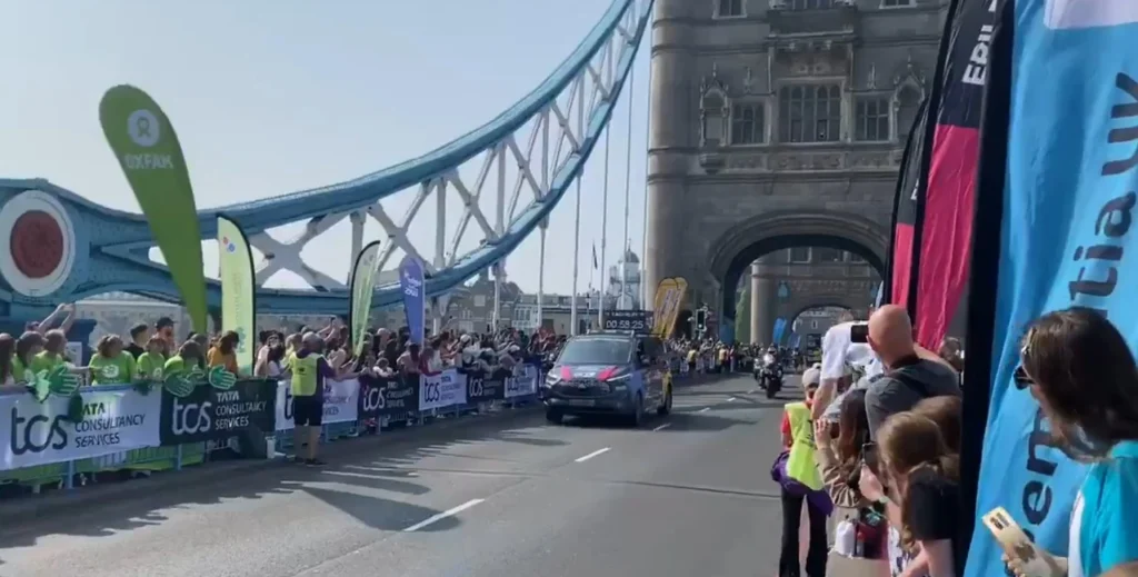 2026 Londra Maratonu’nda 59 bin kişi yardım için koşuyor