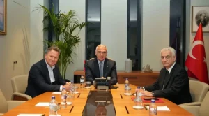 Türkiye 2026 yaz turizmi için İngiltere ve Almanya ile masaya oturdu