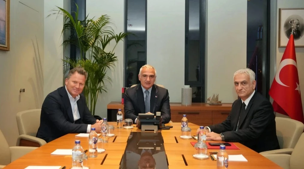 Türkiye 2026 yaz turizmi için İngiltere ve Almanya ile masaya oturdu