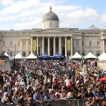 Londra’da Trafalgar Meydanı’nda Bayram Coşkusu
