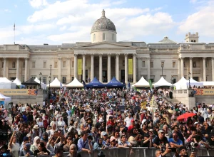 Londra’da Trafalgar Meydanı’nda Bayram Coşkusu