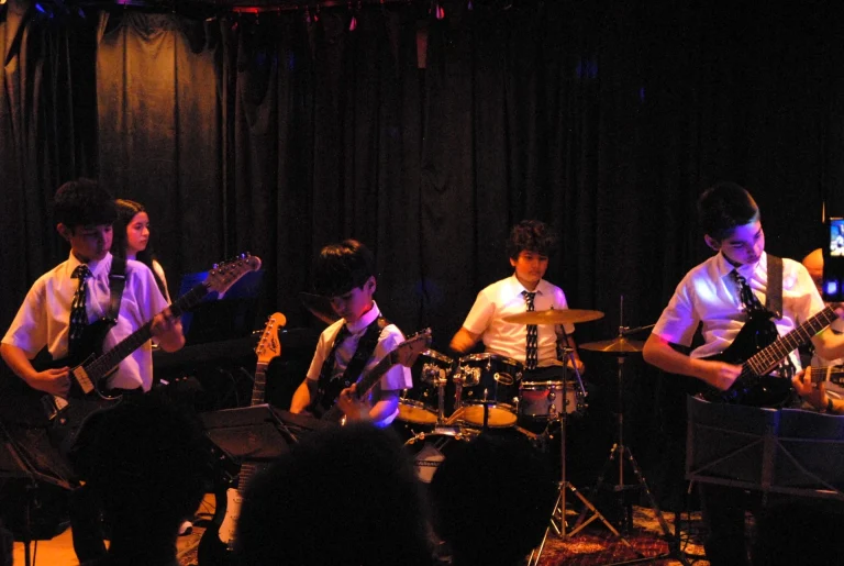 Londra’da Minik Rockçılar YoungEast Festival’inde Sahne Aldı