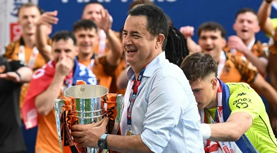 Acun Ilıcalı’dan İngiltere-Türkiye Futbolu Kıyaslaması: “Siyahla Beyaz Kadar Fark Var”