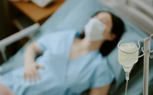 İngiltere’de acil servislerde uzun bekleme süreleri nedeniyle ayda 1.300’den fazla ölüm gerçekleşiyor