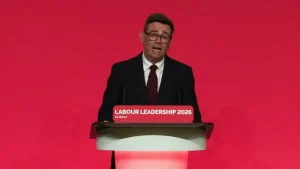 Andy Burnham resmen İşçi Partisi lideri oldu