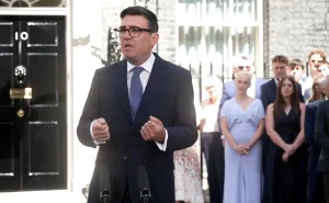 Başbakan Burnham Kabinesini Açıkladı: Starmer Döneminin Kilit İsimleri Tasfiye Edildi