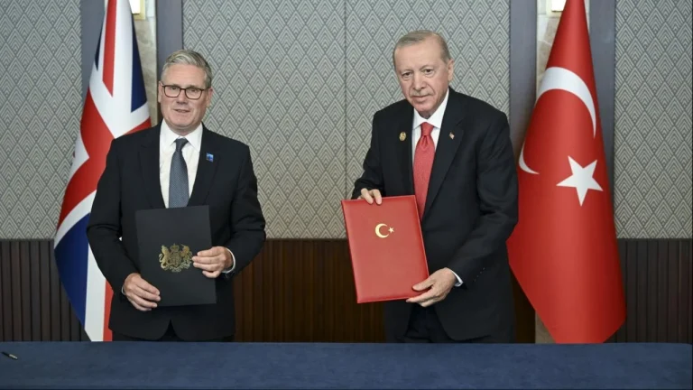 Türkiye ile İngiltere savunma ortaklığı anlaşması imzaladı