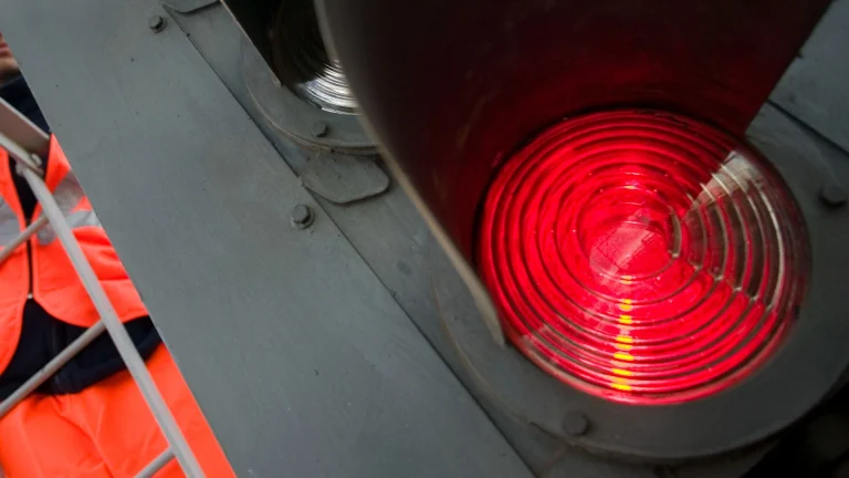 İngiltere’de demiryolu kaosu ikinci gününde: Binlerce yolcu etkilendi