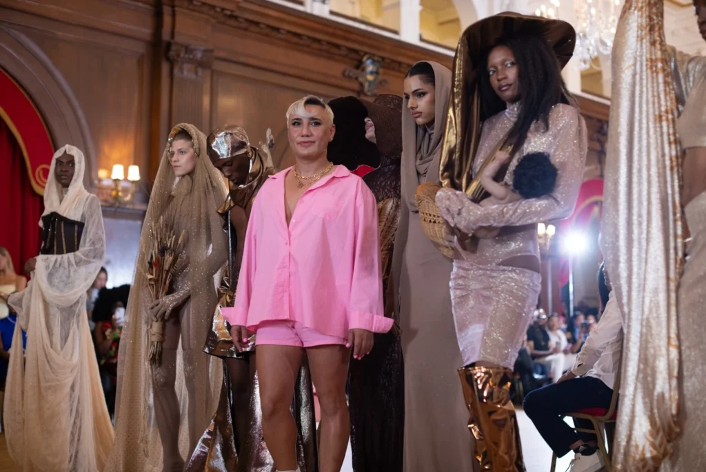 Britain’s Top Designer ödüllü Tuncer Tonun, Londra Moda Haftası’nda podyuma çıktı