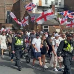 Portsmouth’ta göç karşıtı grupların protestosunda 3 kişi gözaltına alındı