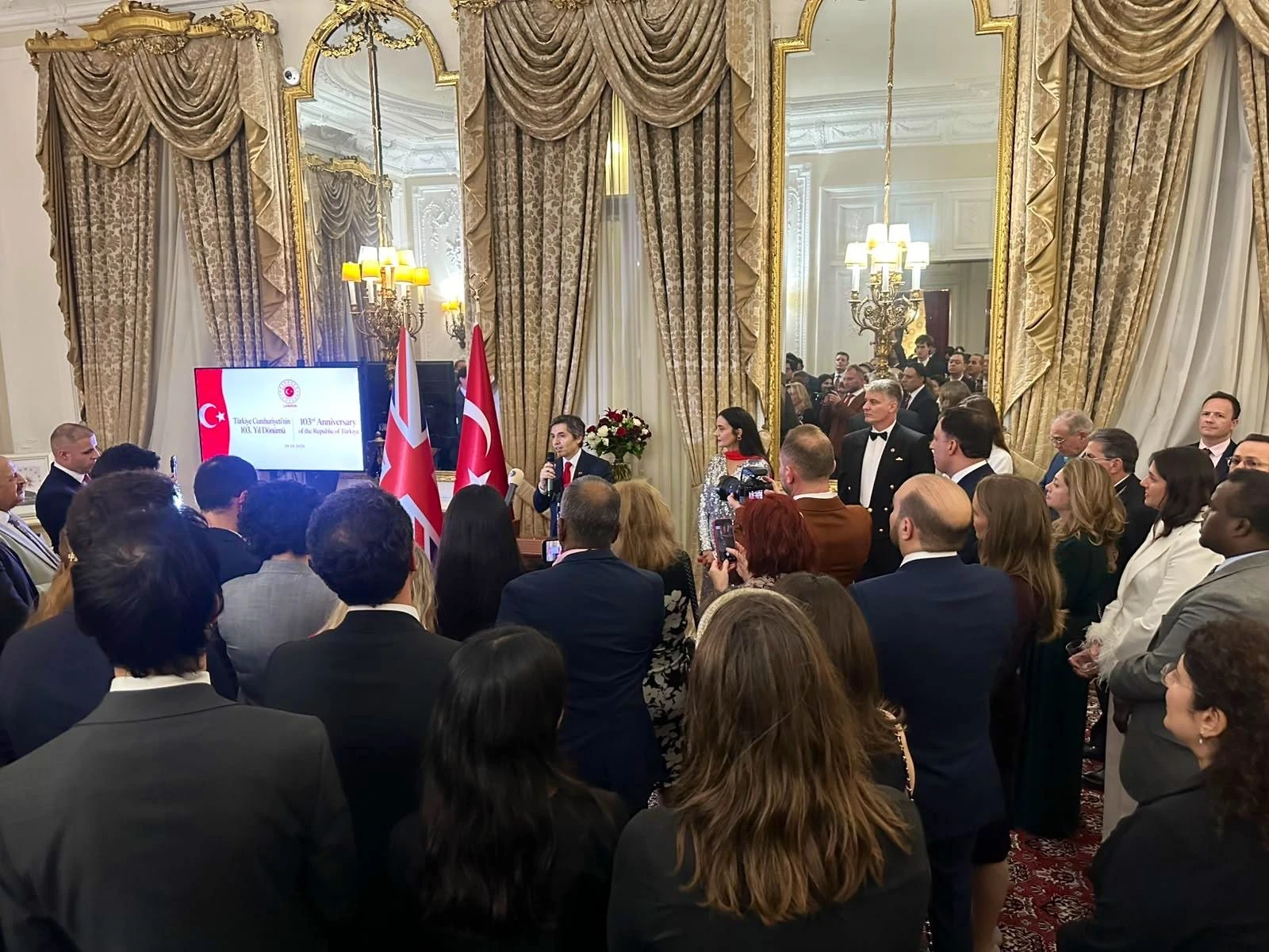 Türkiye Cumhuriyeti’nin 103. Yılı Londra’da Resepsiyonlarla Kutlandı